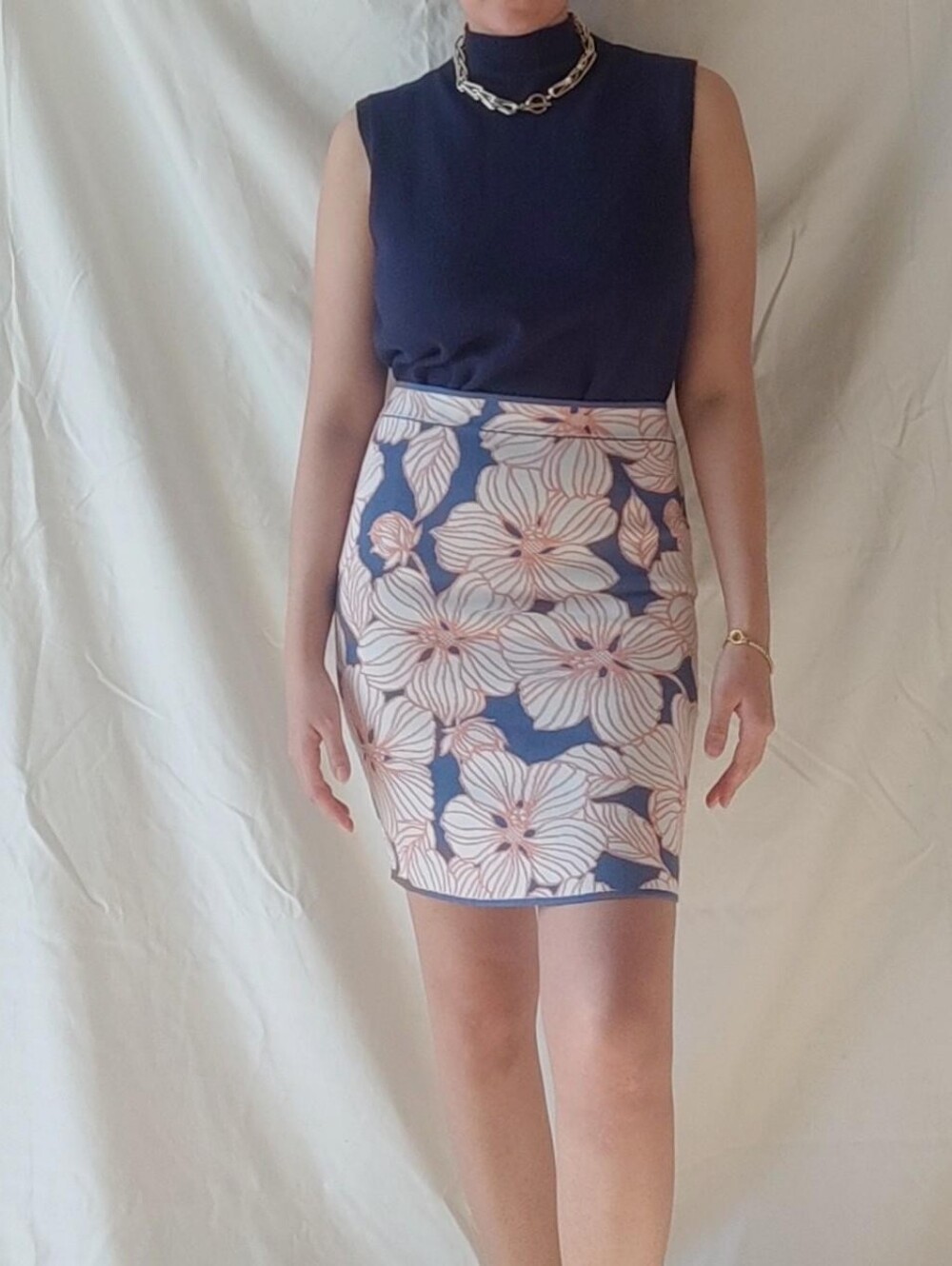 BCBG Maxazria Blue and White Floral Pencil Tube Skirt